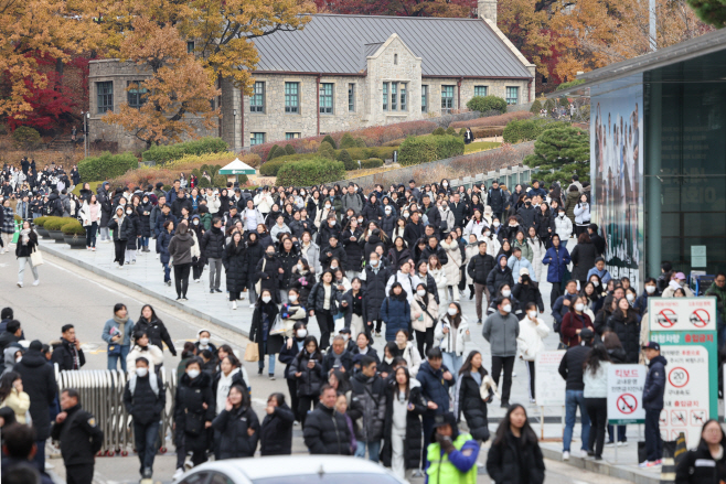 이화여대 수시 논술고사 마친 수험생들