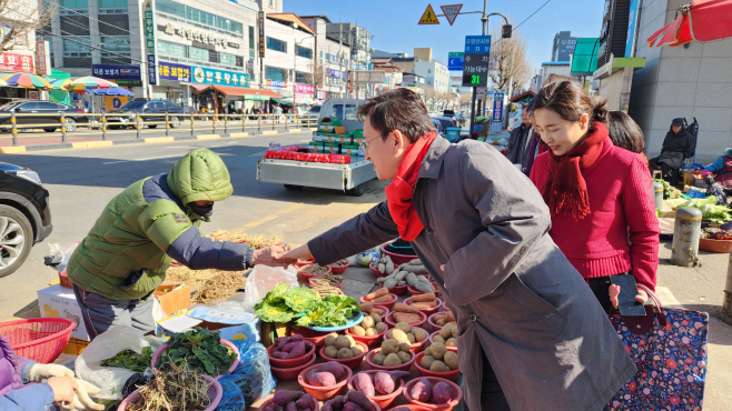 김형동 의원, 설 명절 장보기 (13)