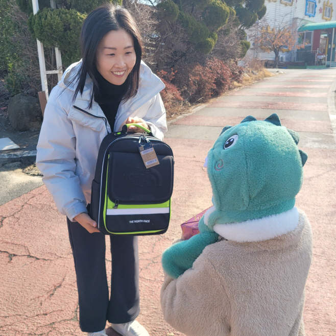 2 [사진] 영천시 드림스타트, 책가방 지원으로 꿈의 첫걸음 응