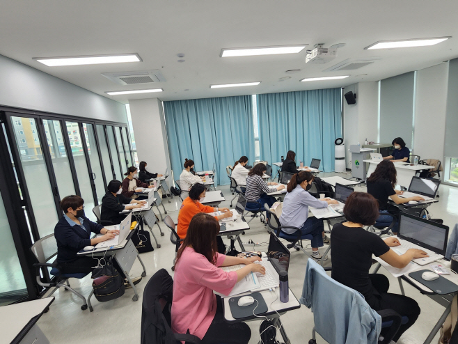 1.(사진)아파트경리사무원 양성과정(1)