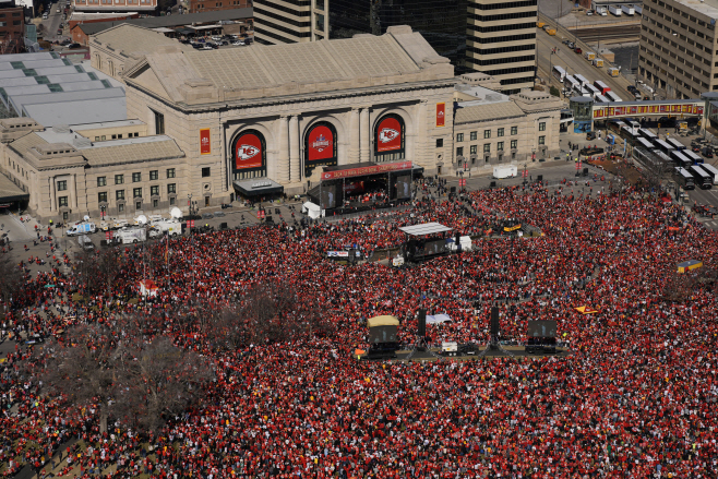 Super Bowl Chiefs Parade Football