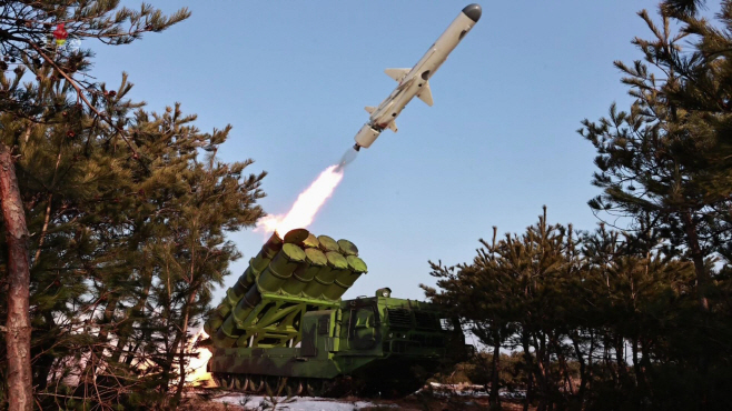 북한, 신형 지대함 미사일 '바다수리-6형' 발사