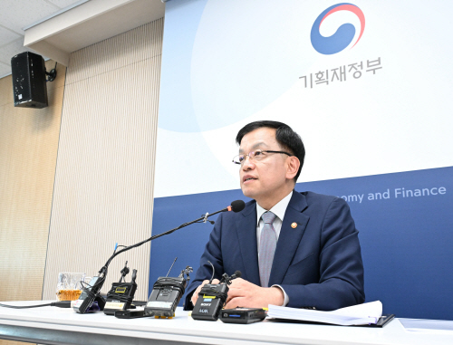 240216최상목부총리-출입기자간담회-세종청사 (5)