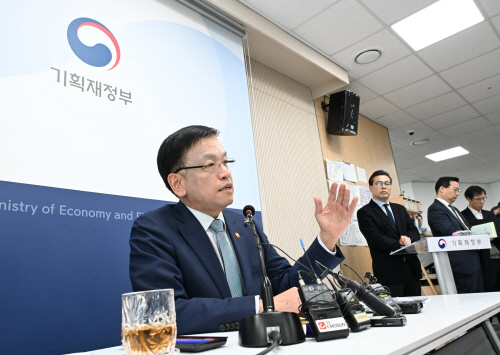240216최상목부총리-출입기자간담회-세종청사 (6)