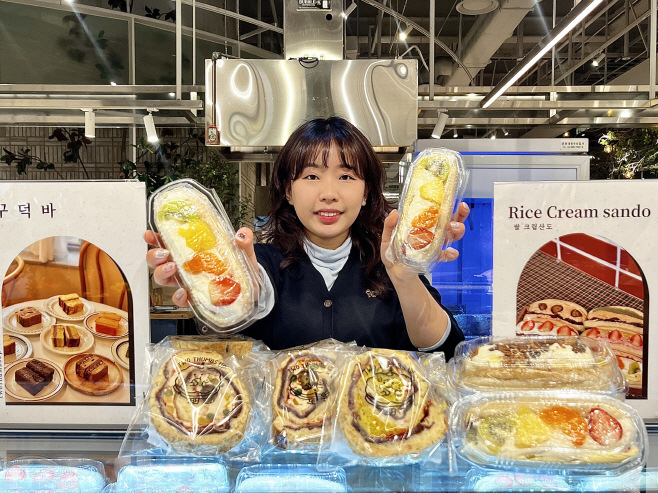(1) 현대백화점_더현대 서울_투떰즈업