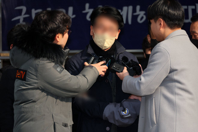 검찰로 송치되는 이재명 대표 습격범