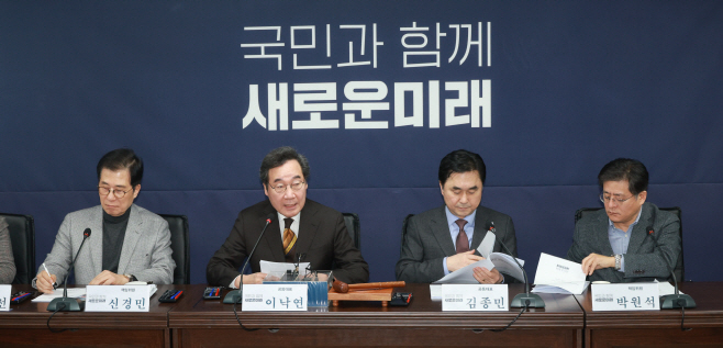 발언하는 이낙연 대표