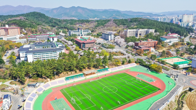 WISE캠퍼스 학교전경 사진(최신 운동장 리모델링) (1)