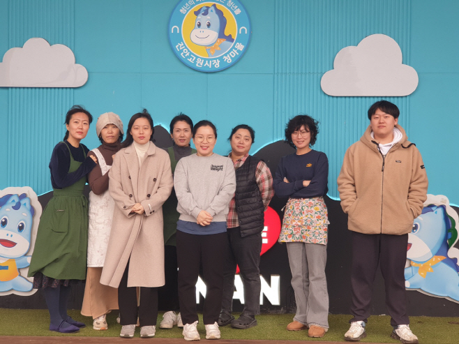휴 폐업률 0%(청년몰 운영자 단체사진)