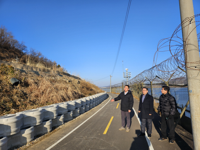 3. 한강구간 2선 경계철책 철거