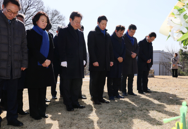 이재명 대표, 백범 김구 선생 묘역 참배