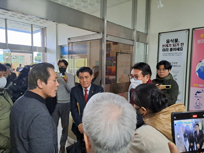 조해진 반발 기자