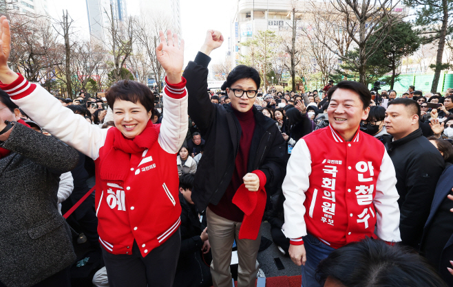 성남 재건축 추진 아파트 찾은 한동훈<YONHAP NO-3698>