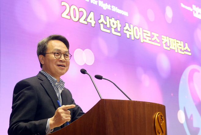 2024년 3월 신한 쉬어로즈 컨퍼런스 진옥동 사진 (2)