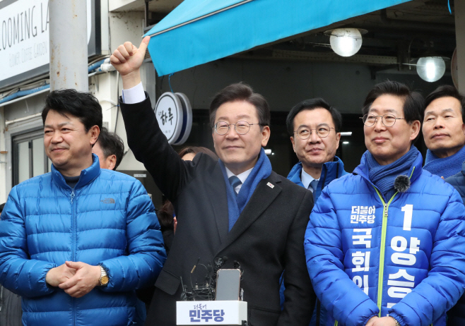 총선 승리 호소<YONHAP NO-6796>