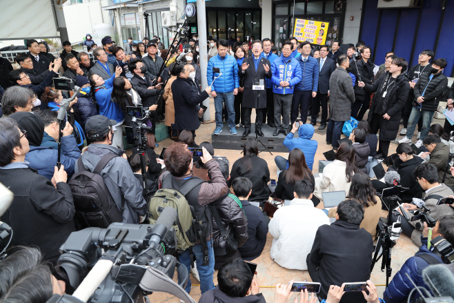 지지 호소하는 이재명 대표<YONHAP NO-6945>