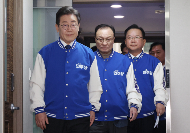 더불어민주당 선거대책위원회 출범식<YONHAP NO-2313>