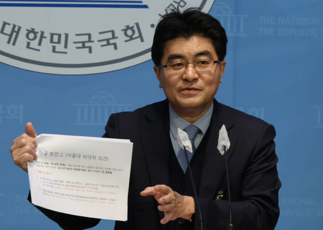 국회에 온 서울의대 교수협 비대위원장<YONHAP NO-2625>
