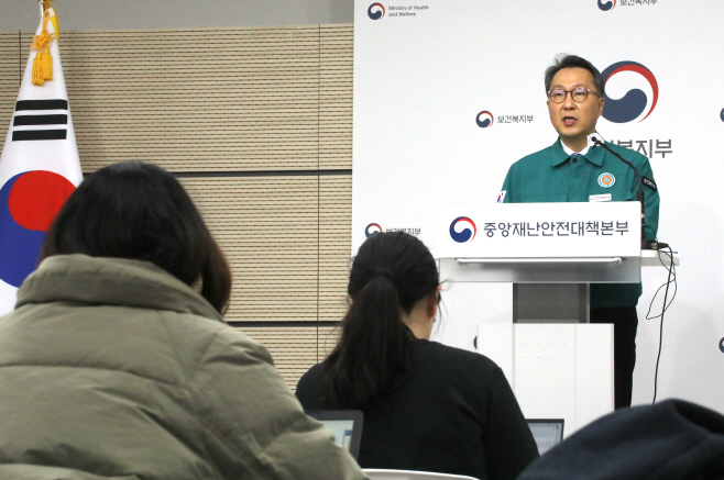 의사 집단행동 관련 회의 결과 브리핑하는 박민