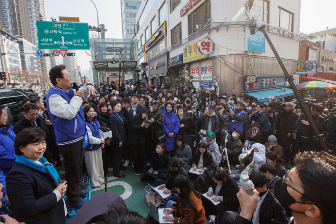 이재명 대표, 이틀째 류삼영 후보와 함께<YONHAP NO-3839>