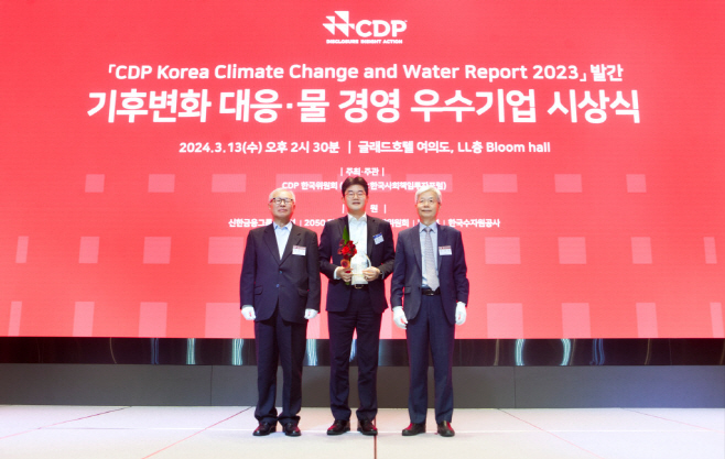 보도사진_SK케미칼 CDP 시상식(가운데 김기동 본부장)