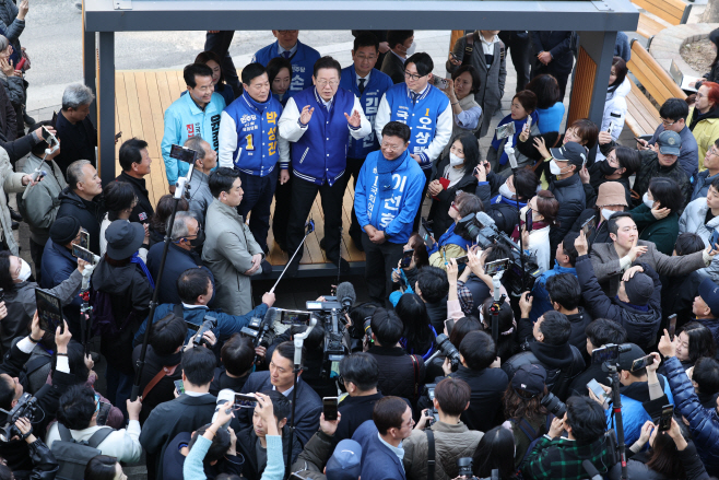 이재명 대표, 울산 방문<YONHAP NO-3234>