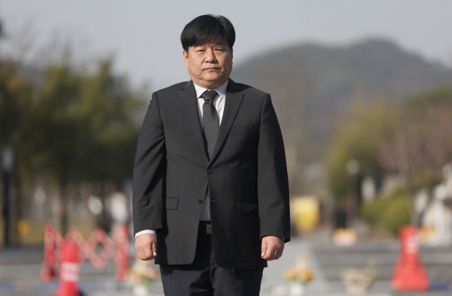 봉하마을 찾은 양문석<YONHAP NO-2086>