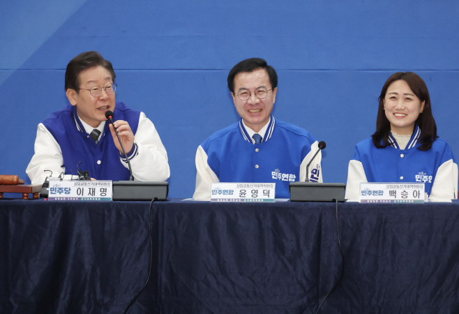 '위성정당 먼저'<YONHAP NO-3202>