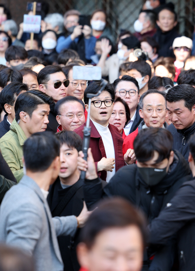 대구 동성로 방문한 한동훈 위원장<YONHAP NO-4753>