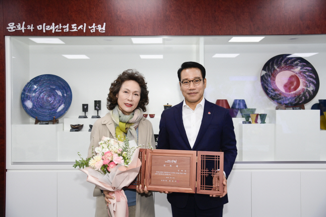 0327 홍보전산과-김혜순 한복 전문가 남원 색 알린다