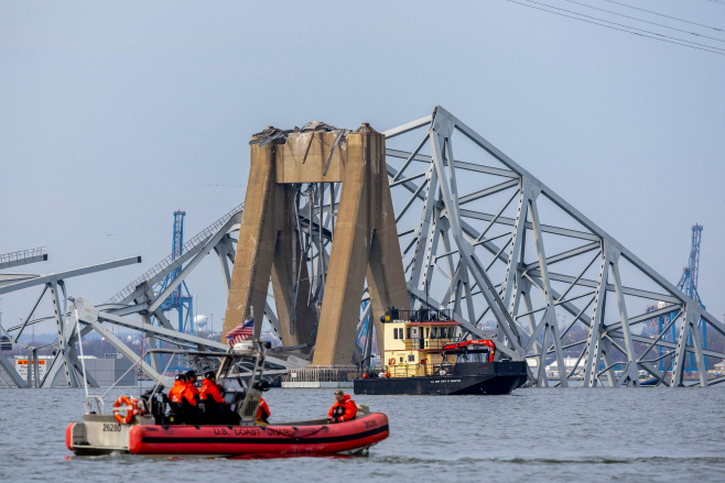US-BALTIMORE'S-FRANCIS-SCOTT-KEY-BRIDGE-COLLAPSES-AFTER-BEING-ST