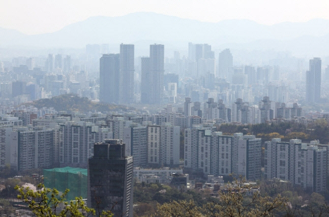 서울 남산에서 바라본 아파트 밀집지역 전경