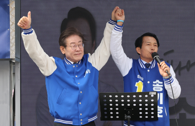 송파구 찾은 이재명 대표<YONHAP NO-2432>