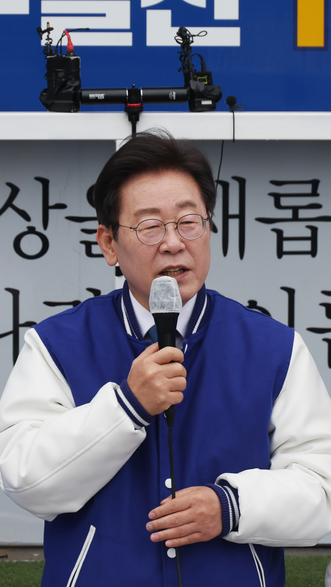 '사전투표 합시다'<YONHAP NO-2191>