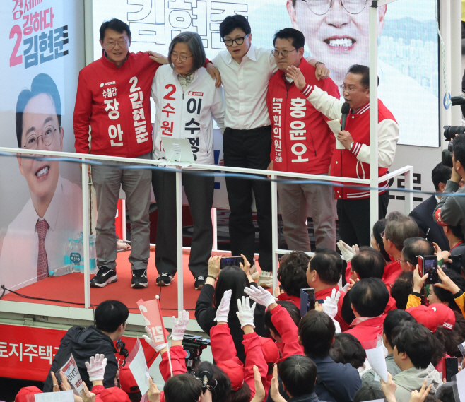 한동훈 위원장, 수원 유세<YONHAP NO-3998>