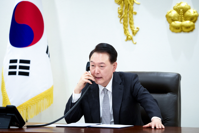 윤석열 대통령, 기시다 후미오 일본 총리와 전화 통화