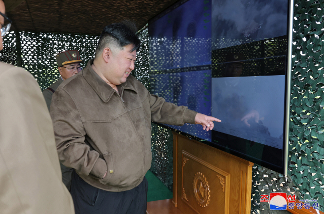 김정은, 첫 핵반격가상전술