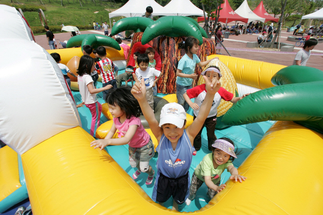 (사진1-1) 렛츠런파크 부산경남 어린이날 행사 모습