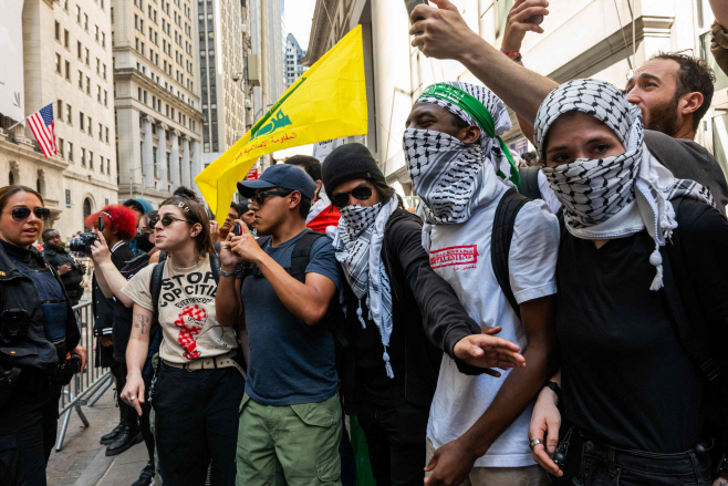 US-PRO-GAZA-PROTESTORS-HOLD-RALLY-ON-WALL-STREET