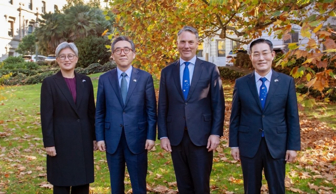 사진2 한-호주 2+2 외교.국방 장관회의 기념사진 (1)