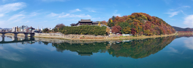 20201114 밀양강에 빠진 영남루와 아동산-1
