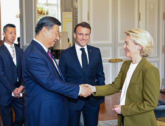 FRANCE-PARIS-XI JINPING-MACRON-VON DER LEYEN-CHINA-FRANCE-EU TRILATERAL MEETING