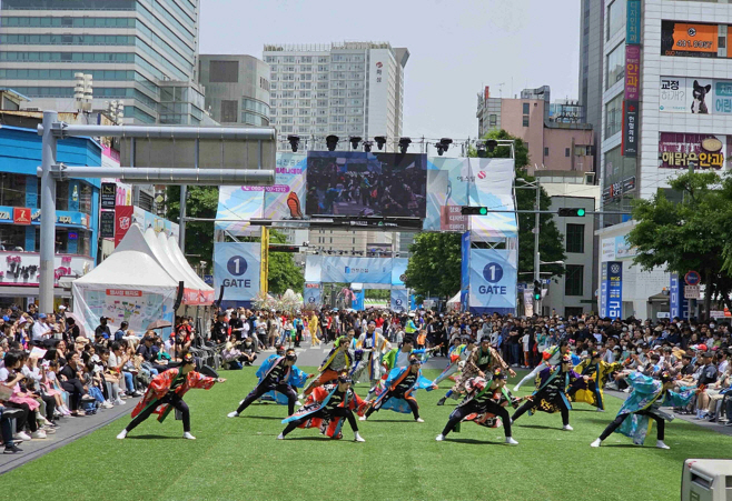 축제사진(해외퍼레이드팀 공연)