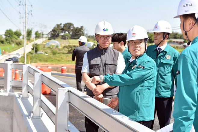 0517 정성주 광폭행보
