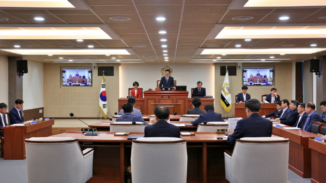 축소_본회의장(2)