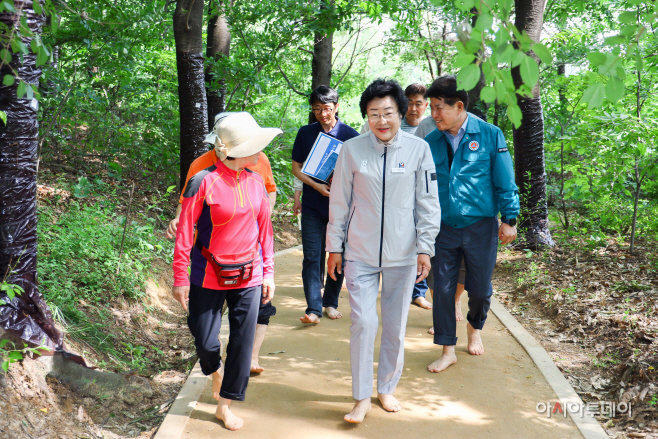 설봉산 만남의 쉼터 호암약수터 코스에 황토길 조성