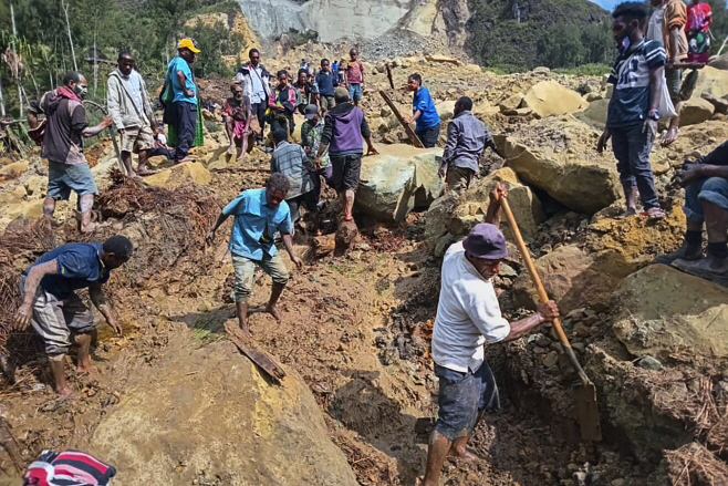 CORRECTION Papua New Guinea Landslide <YONHAP NO-5755> (AP)