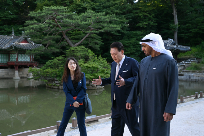 윤석열 대통령, 무함마드 UAE 대통령과 창덕궁 산책