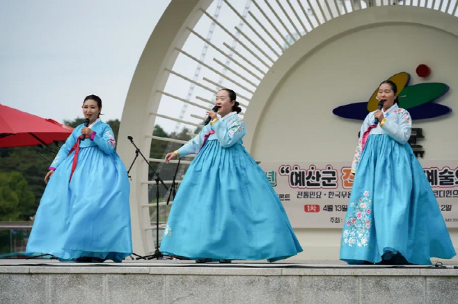 예산군 관광명소 예당호에서 활기찬 문화 공연 펼친다!