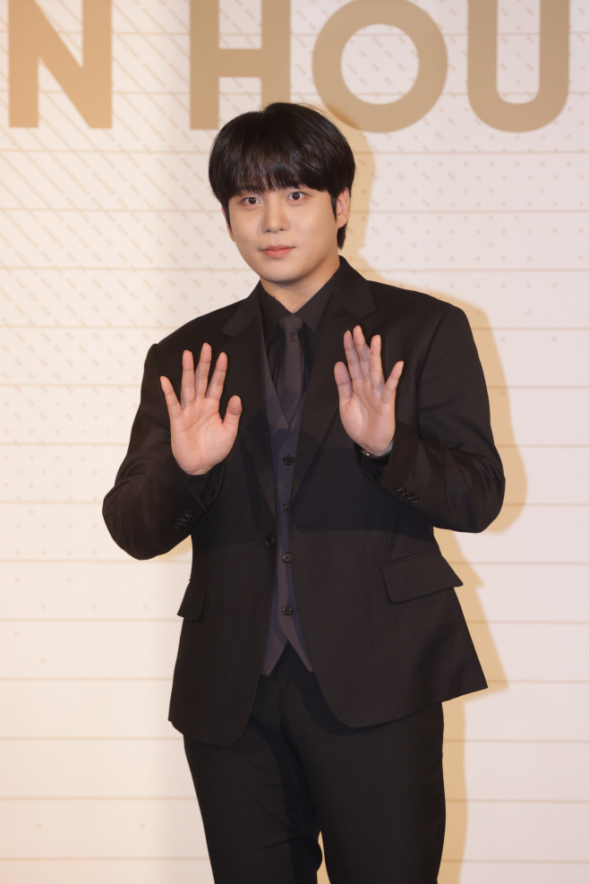 종호, 수줍은 인사